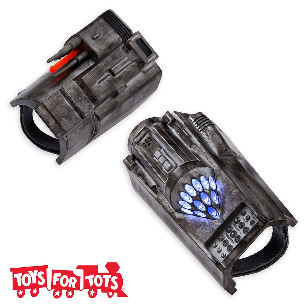 Star Wars: The Mandalorian Gauntlet Set – Toys for Tots Donation Item is now out