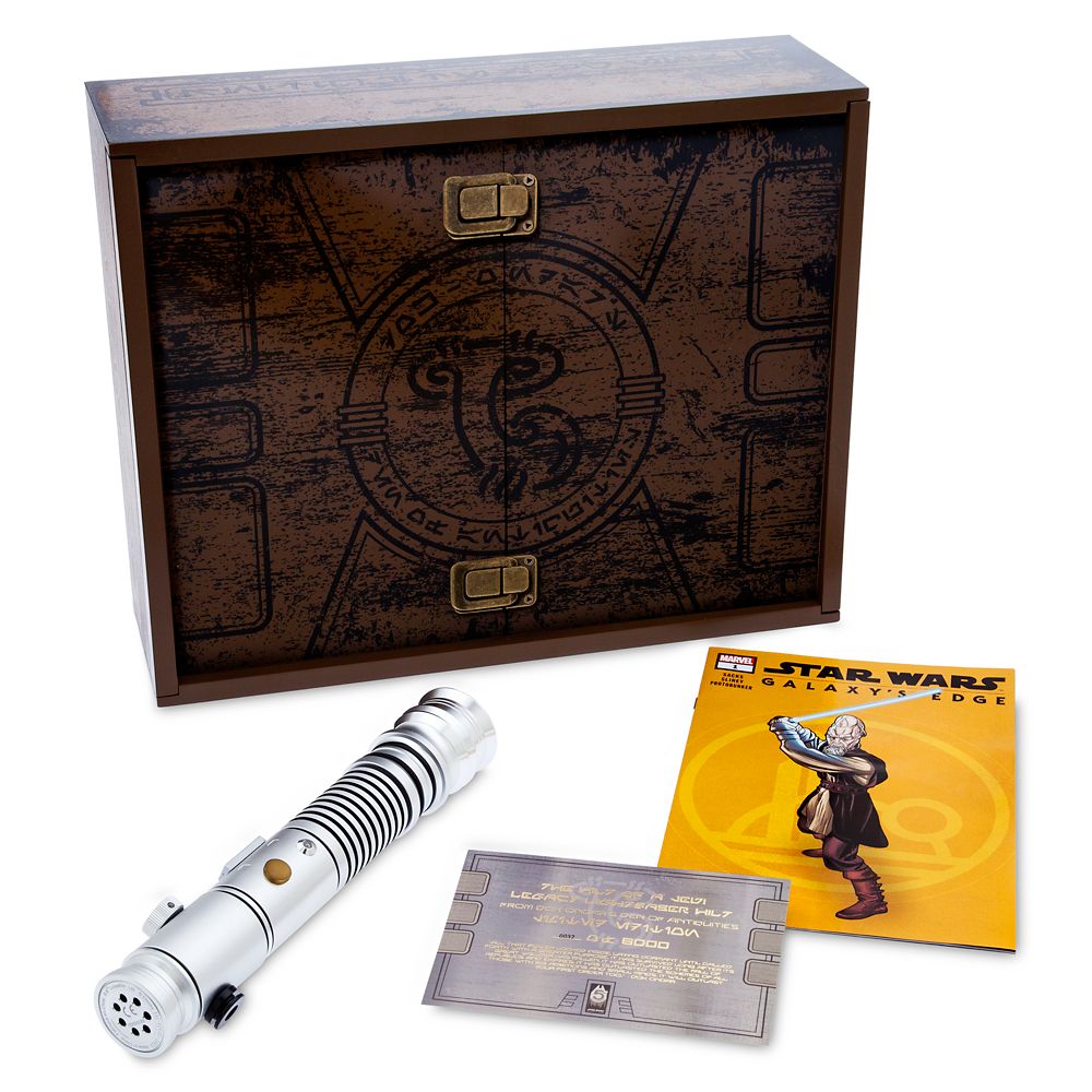 The Hilt of a Jedi Ki-Adi-Mundi LIGHTSABER Hilt Set &ndash; Star Wars: Galaxy's Edge &ndash; Limited Edition