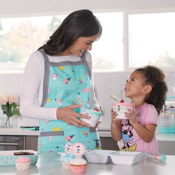 Mickey and Minnie Mouse Apron for Adults – Disney Eats
