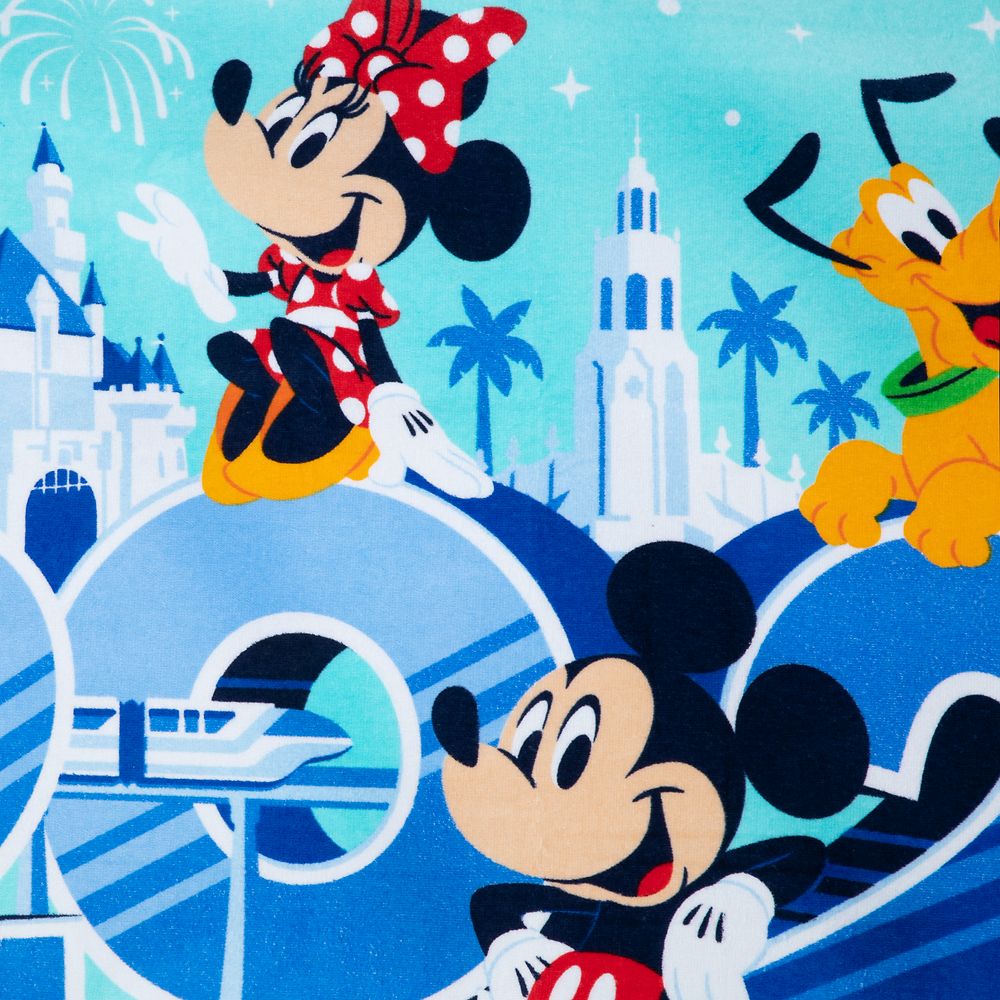 Mickey Mouse and Friends Beach Towel – Disneyland 2022