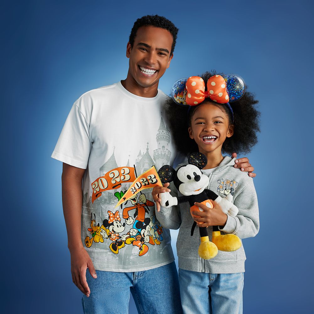 Mickey Mouse and Friends Parade T-Shirt for Adults &ndash; Disneyland 2023