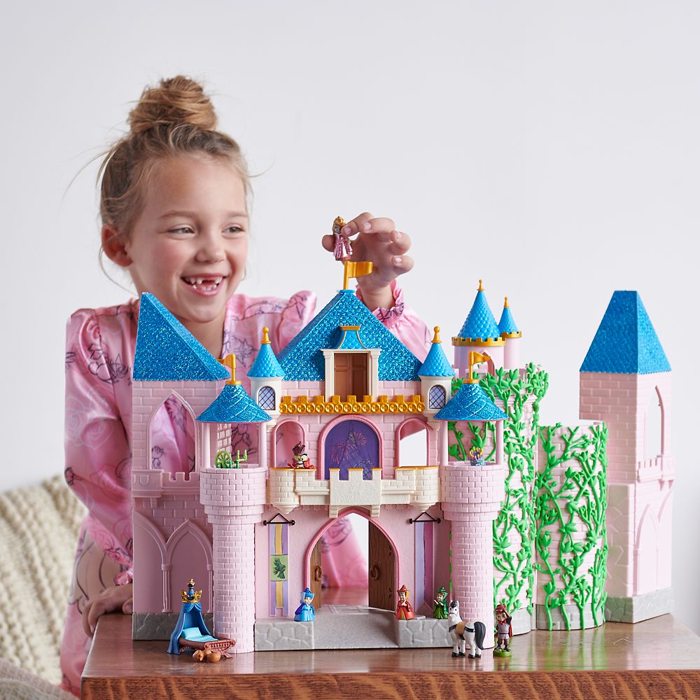 deluxe castle surprise feature playset