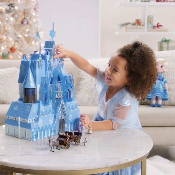 La Disney Castle Collection dévoile sa deuxième série Arendelle de La Reine  des Neiges