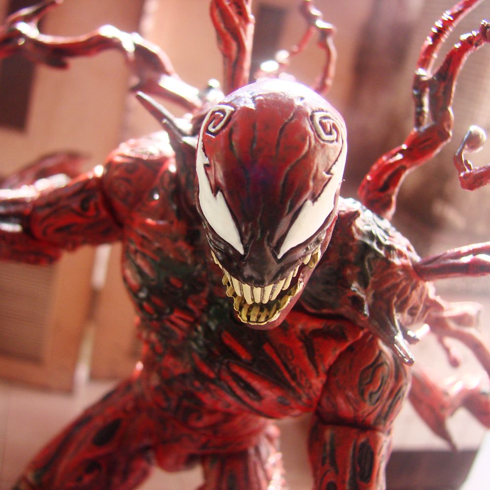 Carnage Collector Edition Action Figure – Marvel Select by Diamond – 8 1/4''