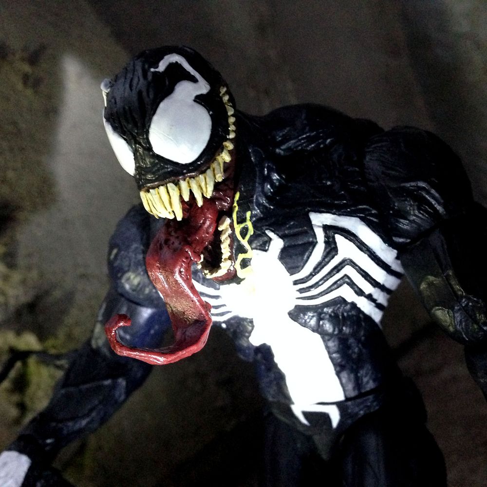 Venom Collector Edition Action Figure – Marvel Select by Diamond – 7 3/4''