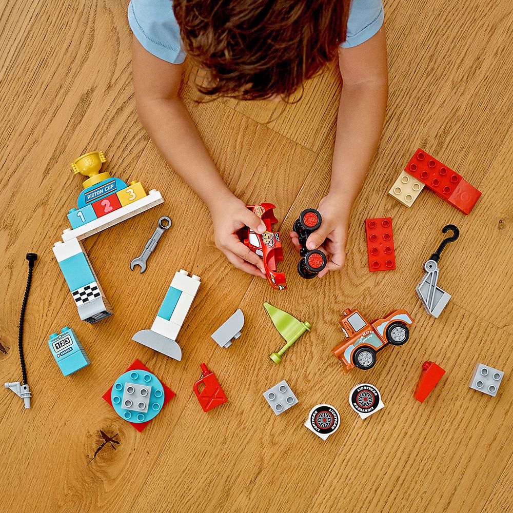 LEGO Lightning McQueen's Race Day 10924