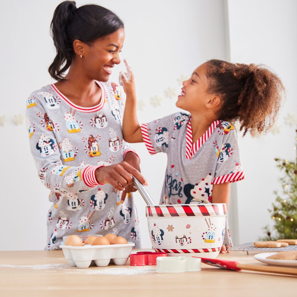 Mickey Mouse and Friends Holiday Baking Set