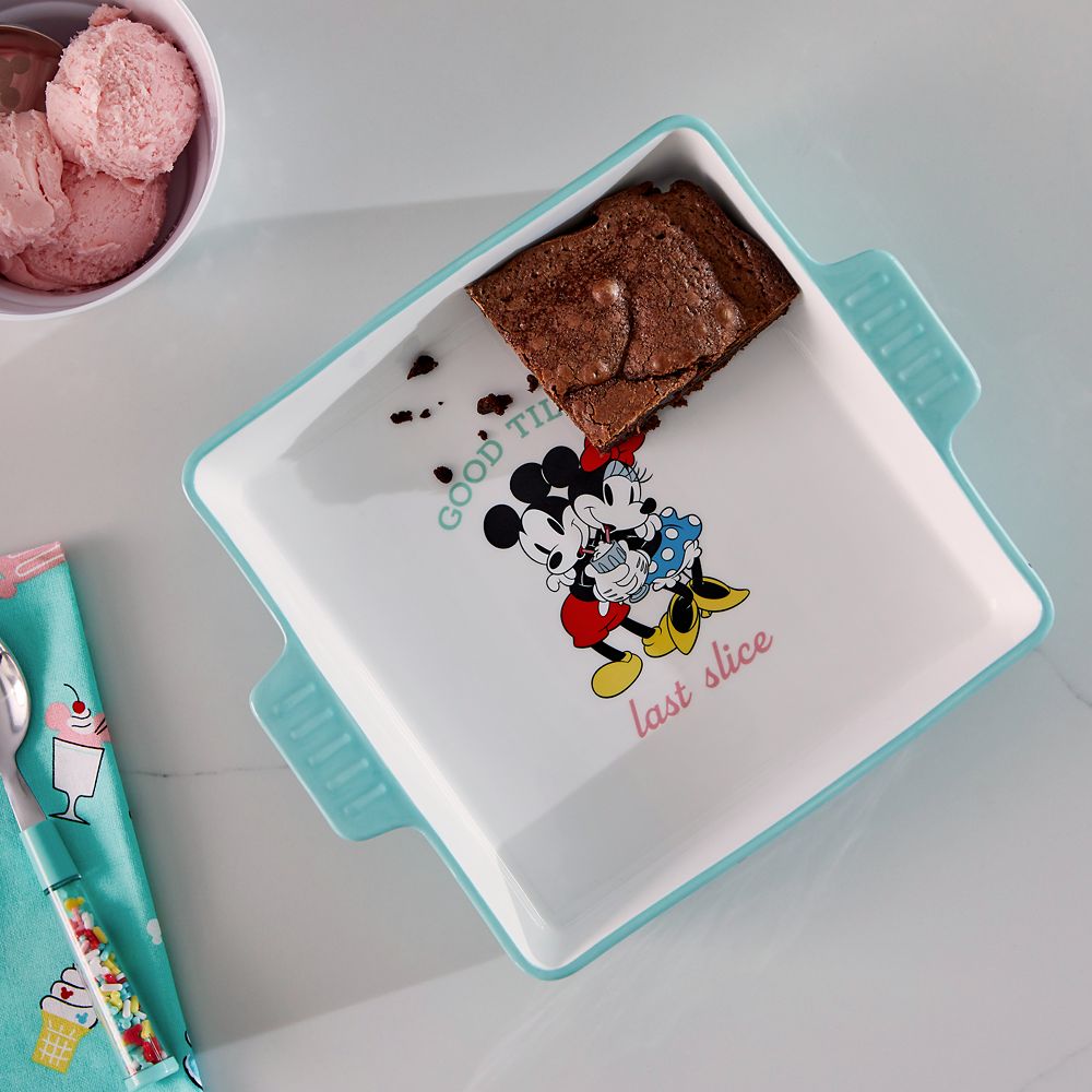 Mickey and Minnie Mouse Baking Dish – Disney Eats