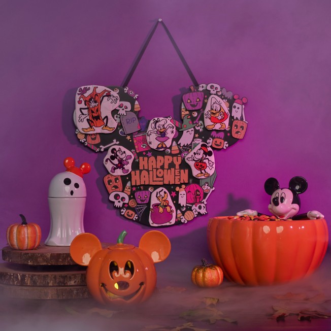 Mickey Mouse and Friends ''Happy Halloween'' Wreath