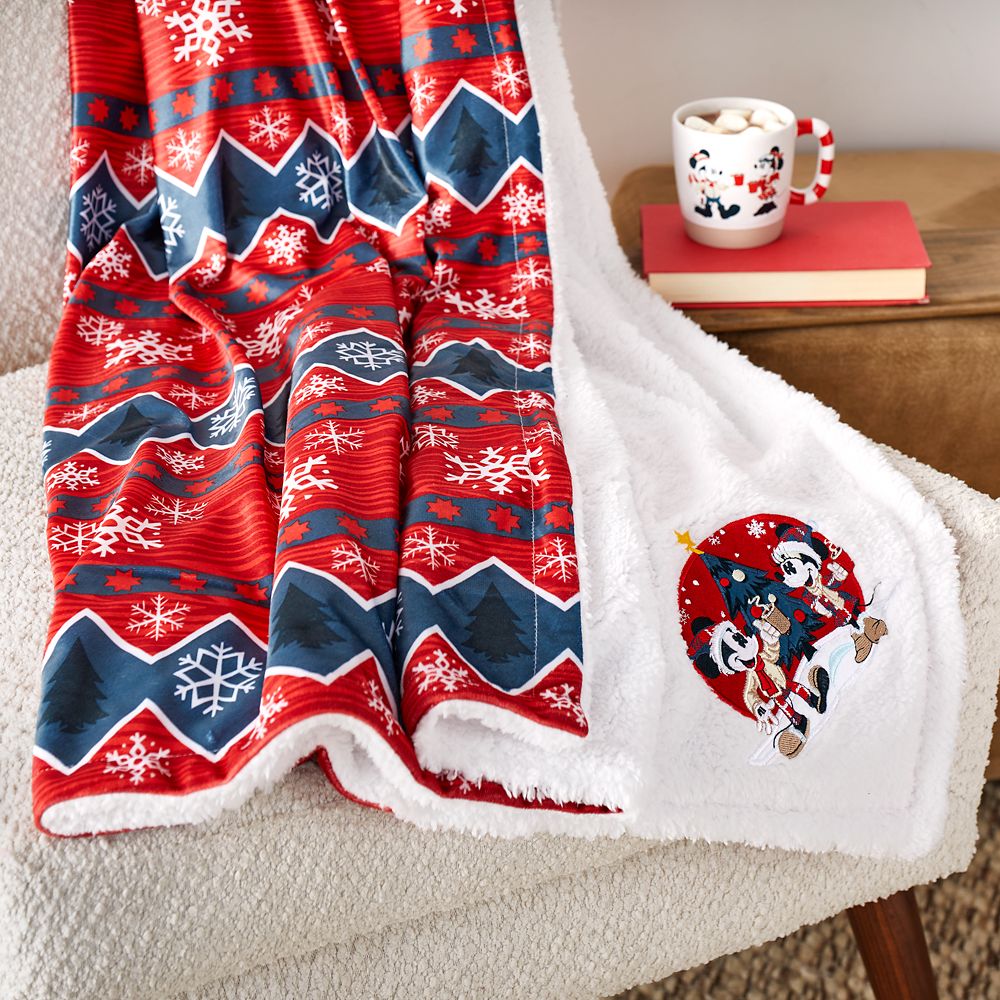 Mickey and Minnie Mouse Holiday Fleece Throw