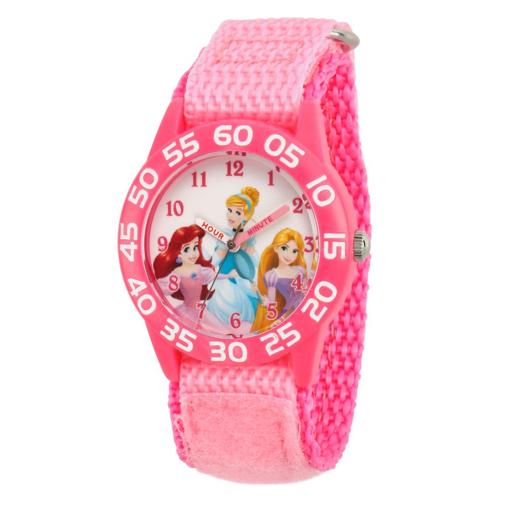 Disney kids watch new arrivals