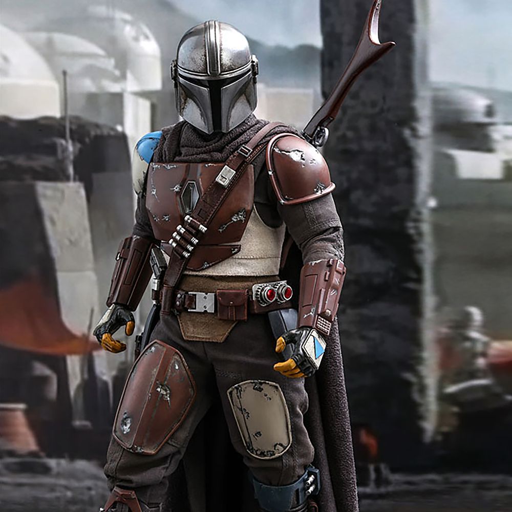 The Mandalorian Sixth Scale Collectible Figure by Hot Toys – Star Wars