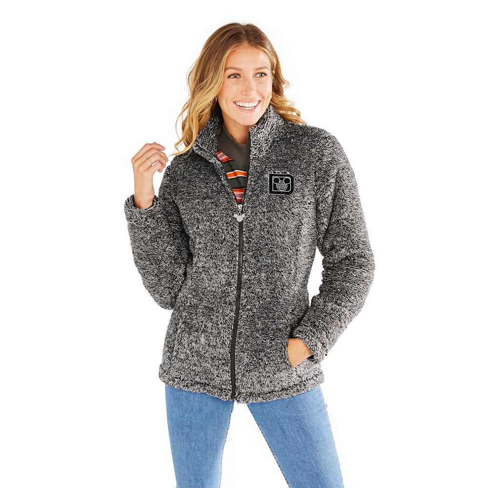 gray fleece jacket