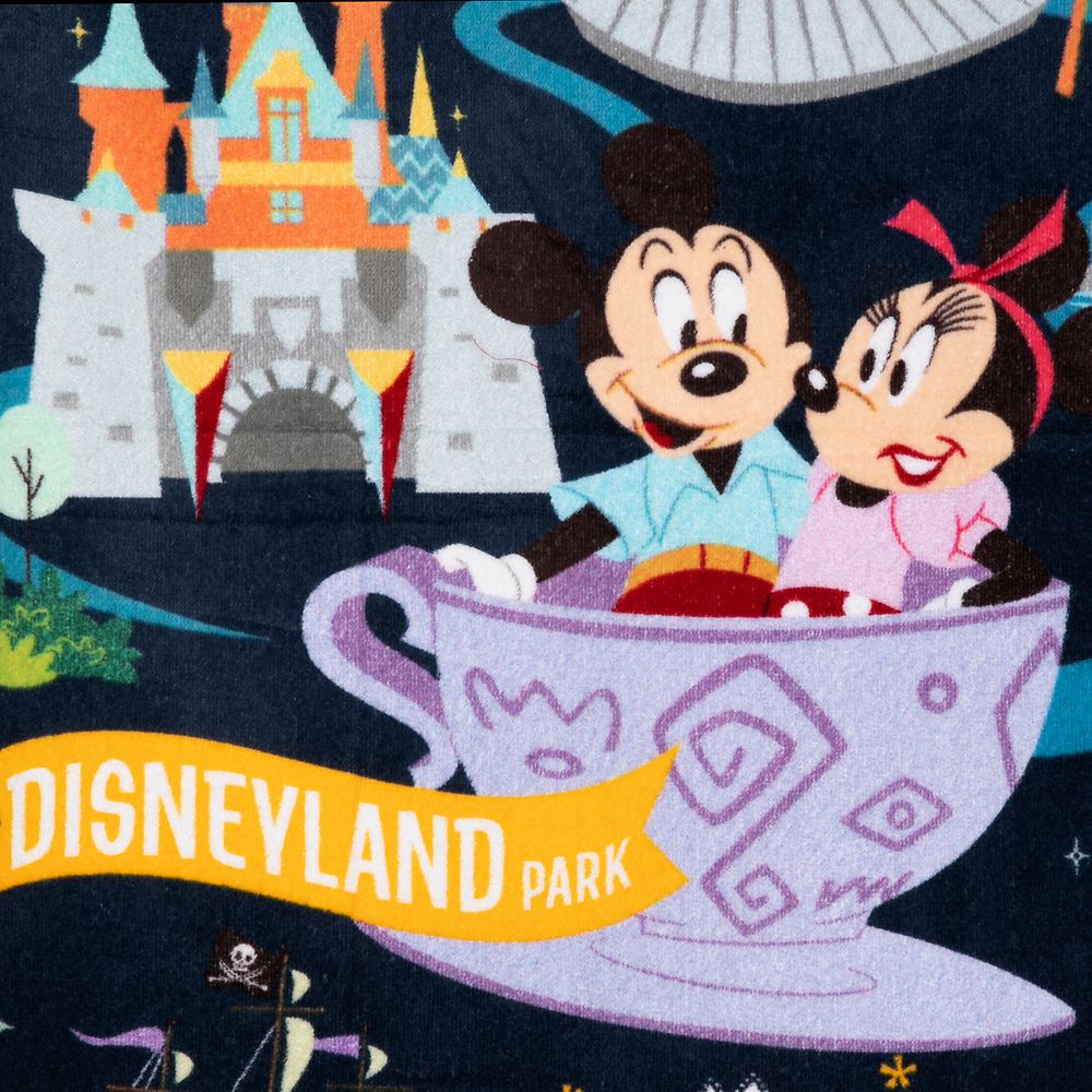 Mickey Mouse and Friends Park Life Beach Towel – Disneyland