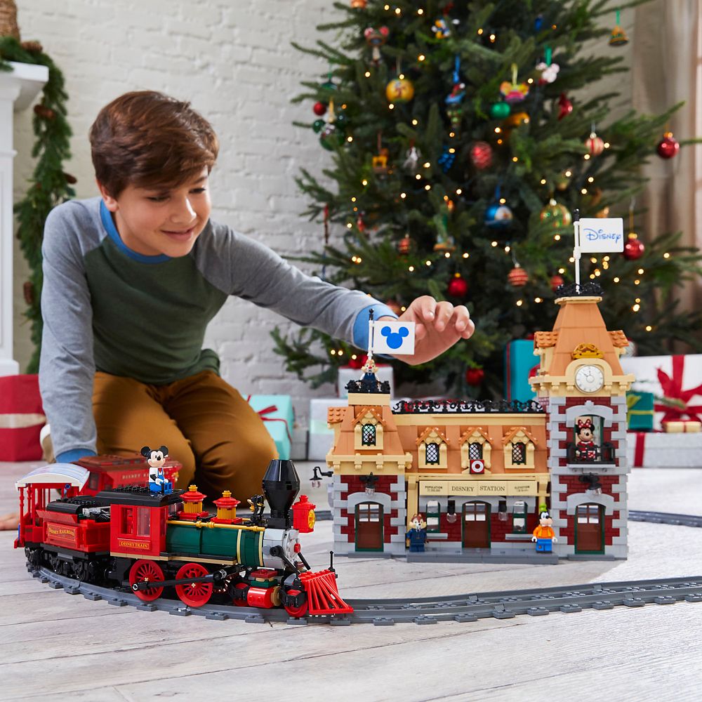 disney holiday train set