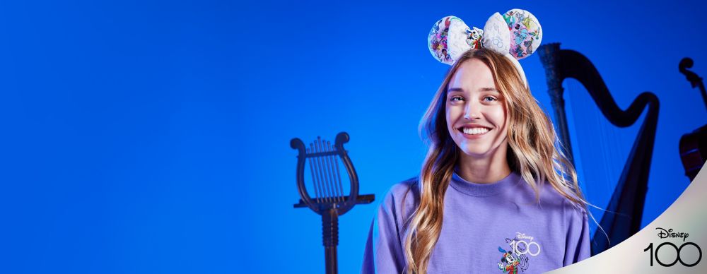 Background image of New Disney100 Special Moments Collection