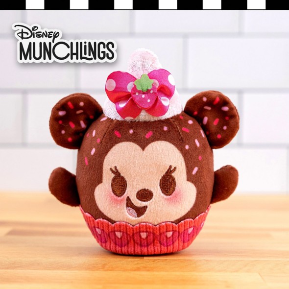 Background image of Disney Munchlings Mystery Scented Plush – Baked Treats – Micro 4 3/4''